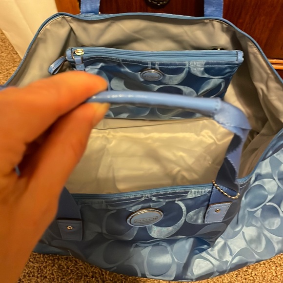 Coach pack away tote. medium blue. - Picture 6 of 8